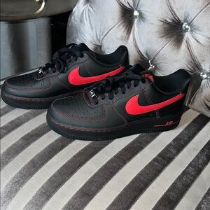 👟 AUTHENTIC Nike Air Force 1 Low '07 Black University Red Brand New 👟